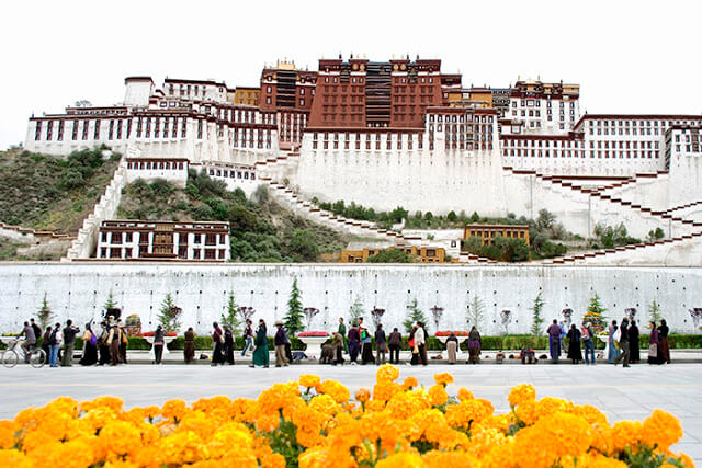 TIBET-TRAVEL-YELLOW-TREND-TALESTRIP