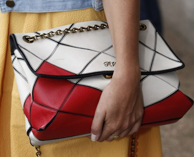 TREND ALERT BAGS IN THE HAND