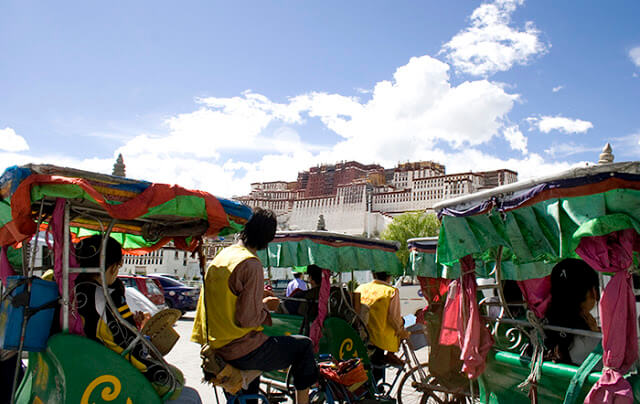 TIBET-TRAVEL-YELLOW-TREND-TALESTRIP